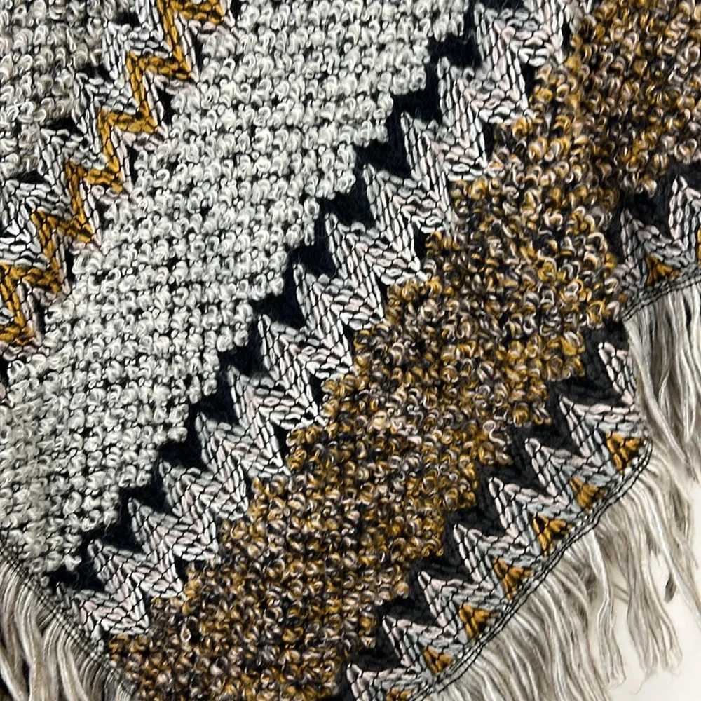 Women’s poncho sweater with fringe wrap shawl OS - Picture 9 of 9
